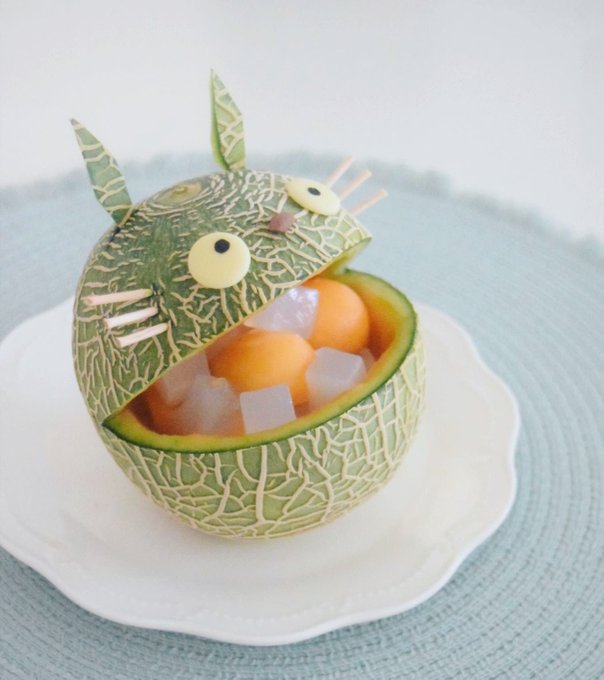 トトロがメロンになっちゃった 小さなメロンで作ったキャラスイーツがかわいくて癒やされる 1 2 ページ ねとらぼ