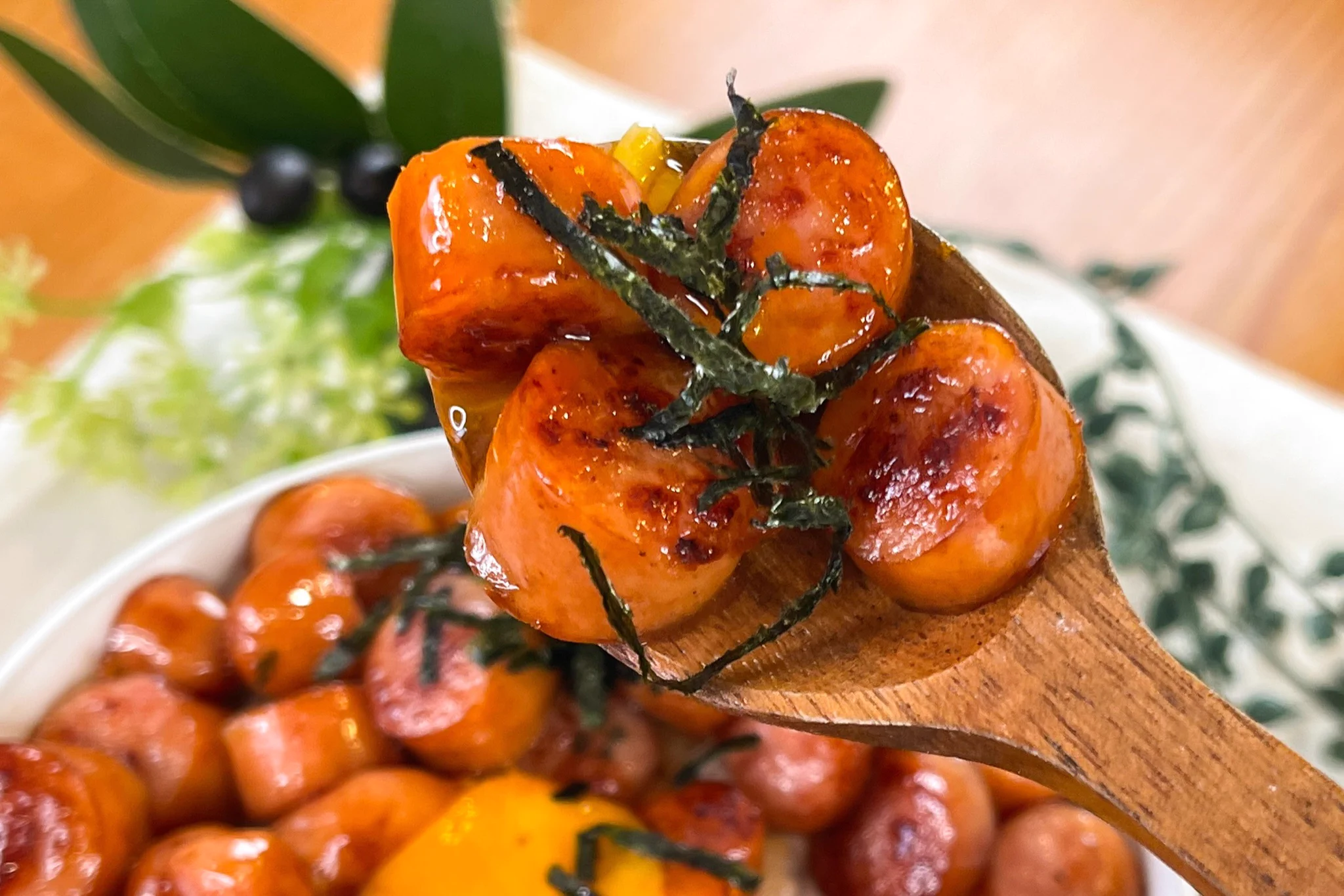 一面に広がるソーセージ！悪魔のてりたまソーセージ丼。