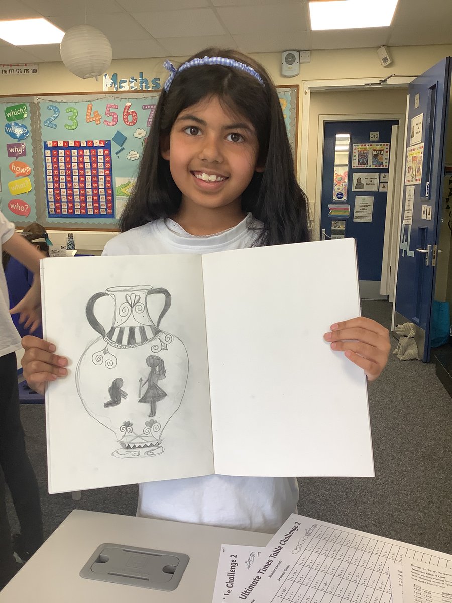 ReinwoodJuniors's tweet photo. Super artwork in 4L this afternoon we have been designing our Greek pots. #RJS4L #RJSArt https://t.co/3W5Es808YX
