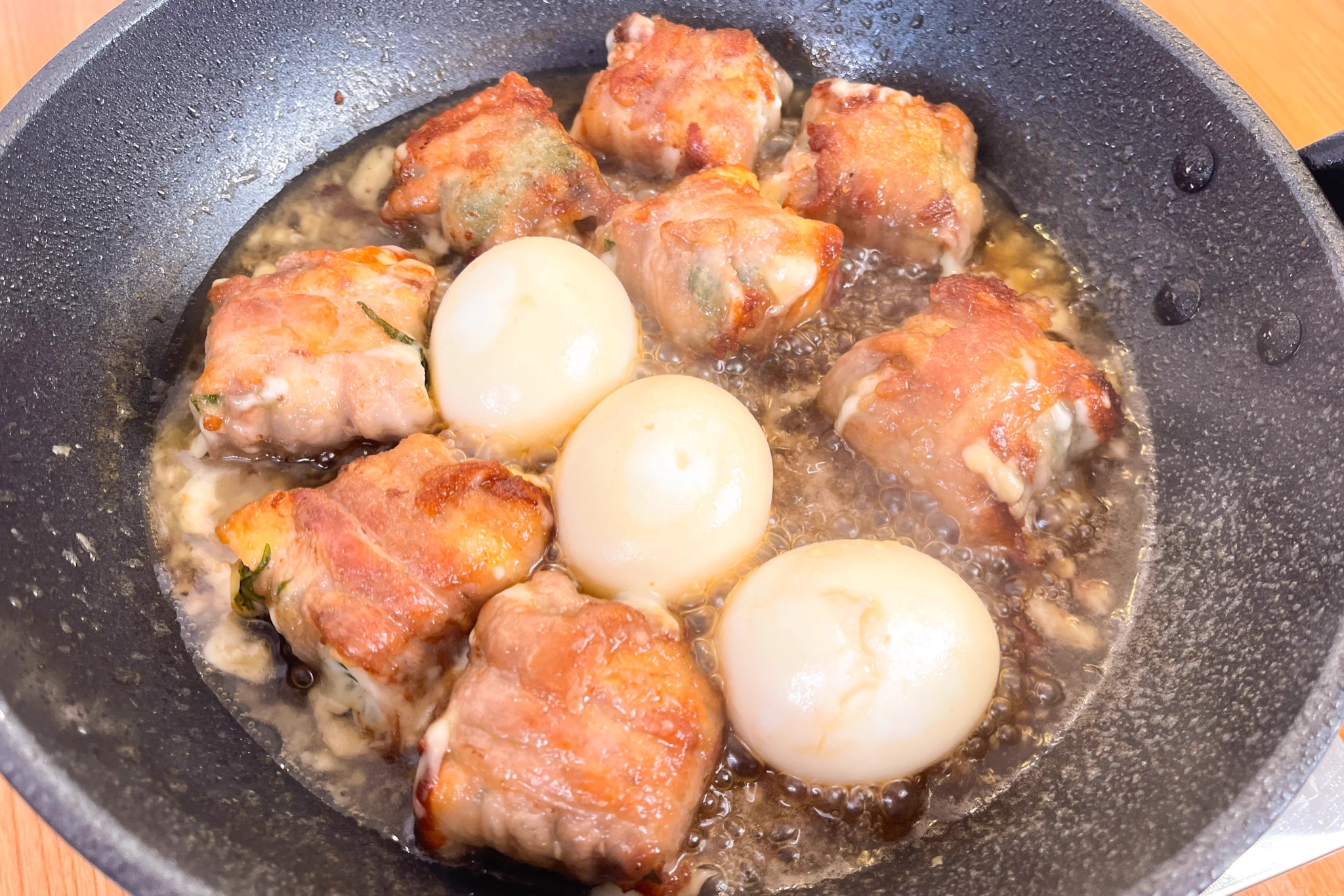 厚揚げでかさ増し！大葉チーズで肉巻き厚揚げの角煮風。