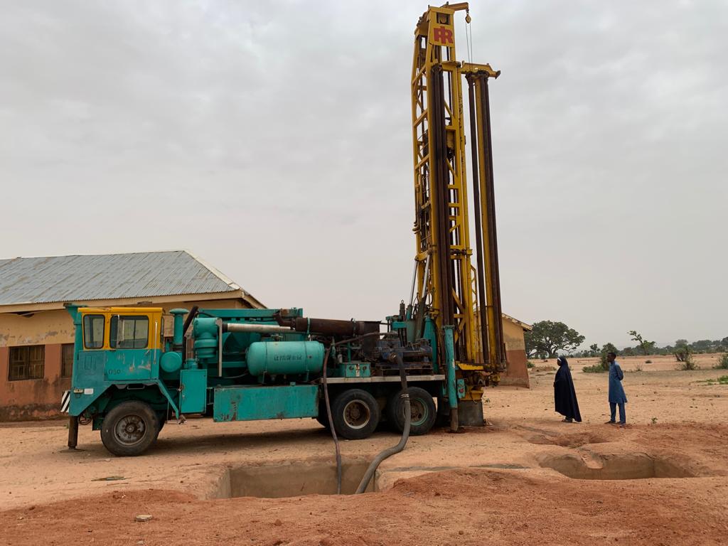 TrackaNG's tweet photo. EXPOSED!!!

In Gombe state, there is a community that has been without water for over 25years.

In 2021, the government allocated a N50m project to end their problems but the contractor has abandoned the project for over six months now. Read more:

https://t.co/aF7Ovc7RWR https://t.co/iZ4IMMxd3A