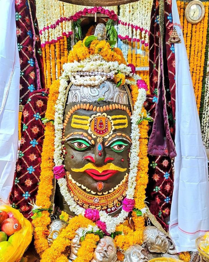 12Jyotirling's tweet photo. श्री महाकालेश्वर ज्योतिर्लिङ्ग जी के संध्याकाल आरती श्रृंगार दिव्य दर्शन  14.06.2022 https://t.co/1tiZOYcYhw