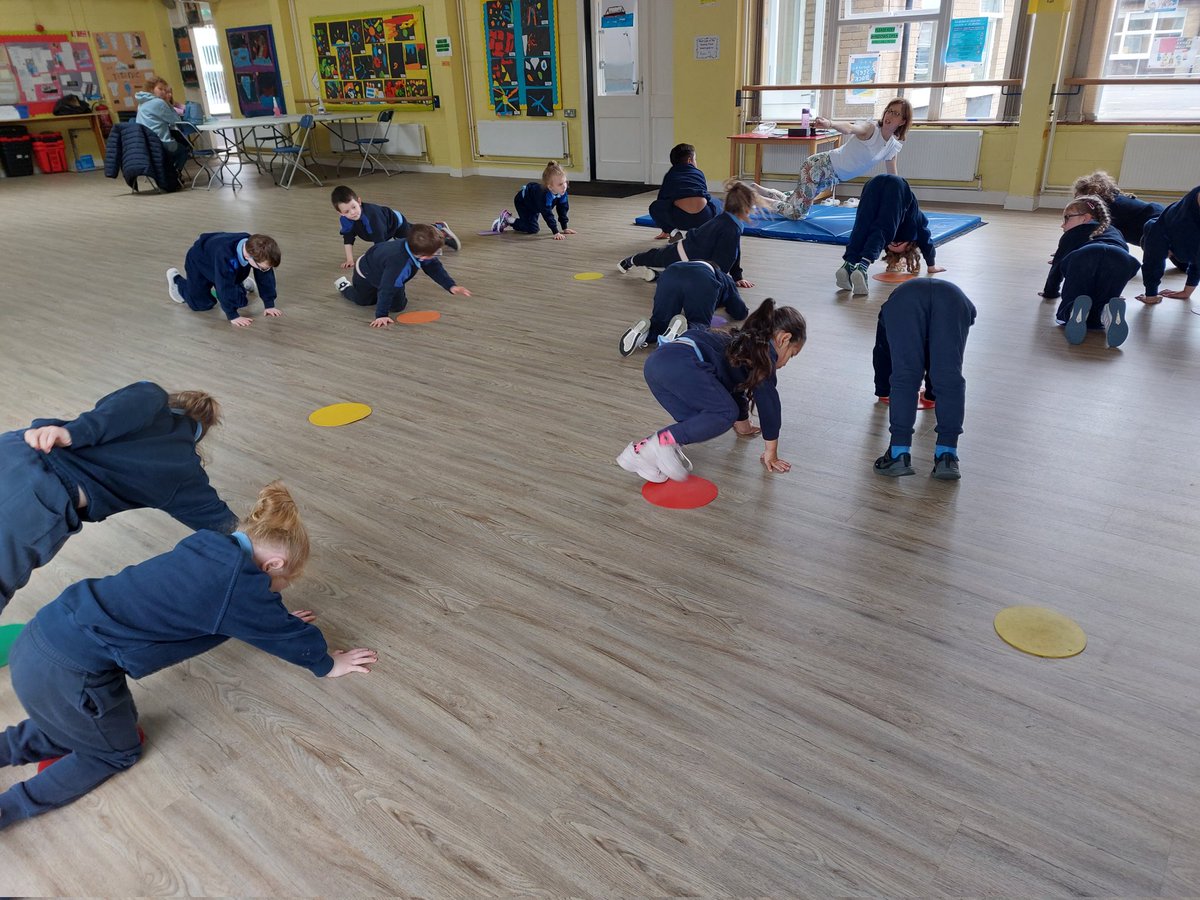 breslin_ms's tweet photo. Massive thank you to @MsOCallSCMJ who showed us just how flexible we are during yoga yesterday! Look at our moves 🤸‍♀️ https://t.co/KtilPDzzF9