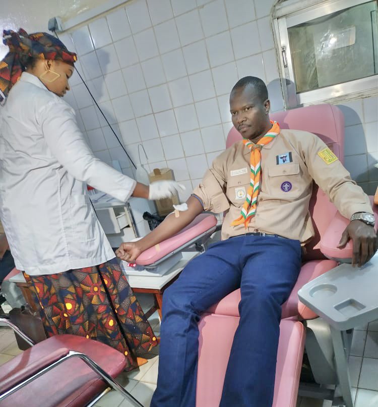 ALIOUOumarou16's tweet photo. Les #Scouts_du_Niger ont répondu promptement à l’Appel lancé par le #PRN SEM @mohamedbazoum pour le don de sang au Niger https://t.co/AxuP4Ny5Kl