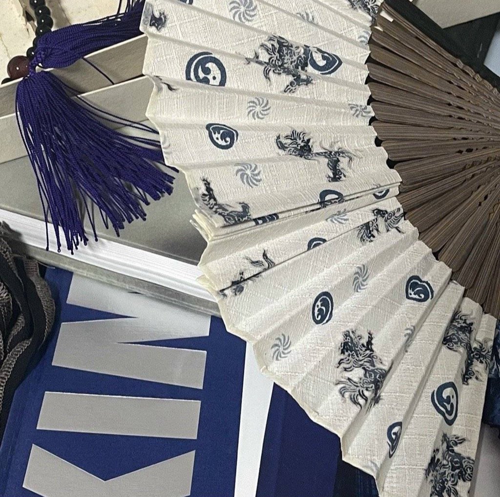 pinkymeat99's tweet image. /#fan #lowsaturation #chinesestyle