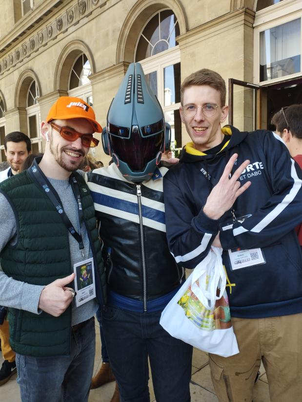 Meta_Bot_Game's tweet photo. Petite Photo souvenir avec la team @NOOBIZES 🤖D'ailleurs, allez voir leur wp qui vient de sortir c'est une dinguerie ! 🦾👇
Si vous aimez les jeux vidéos et si vous avez toujours rêvé de miser un billet sur un de vos potes trop fort qui pown tout le monde
https://t.co/MWK2cU1ERa https://t.co/Bre6oBnsLd