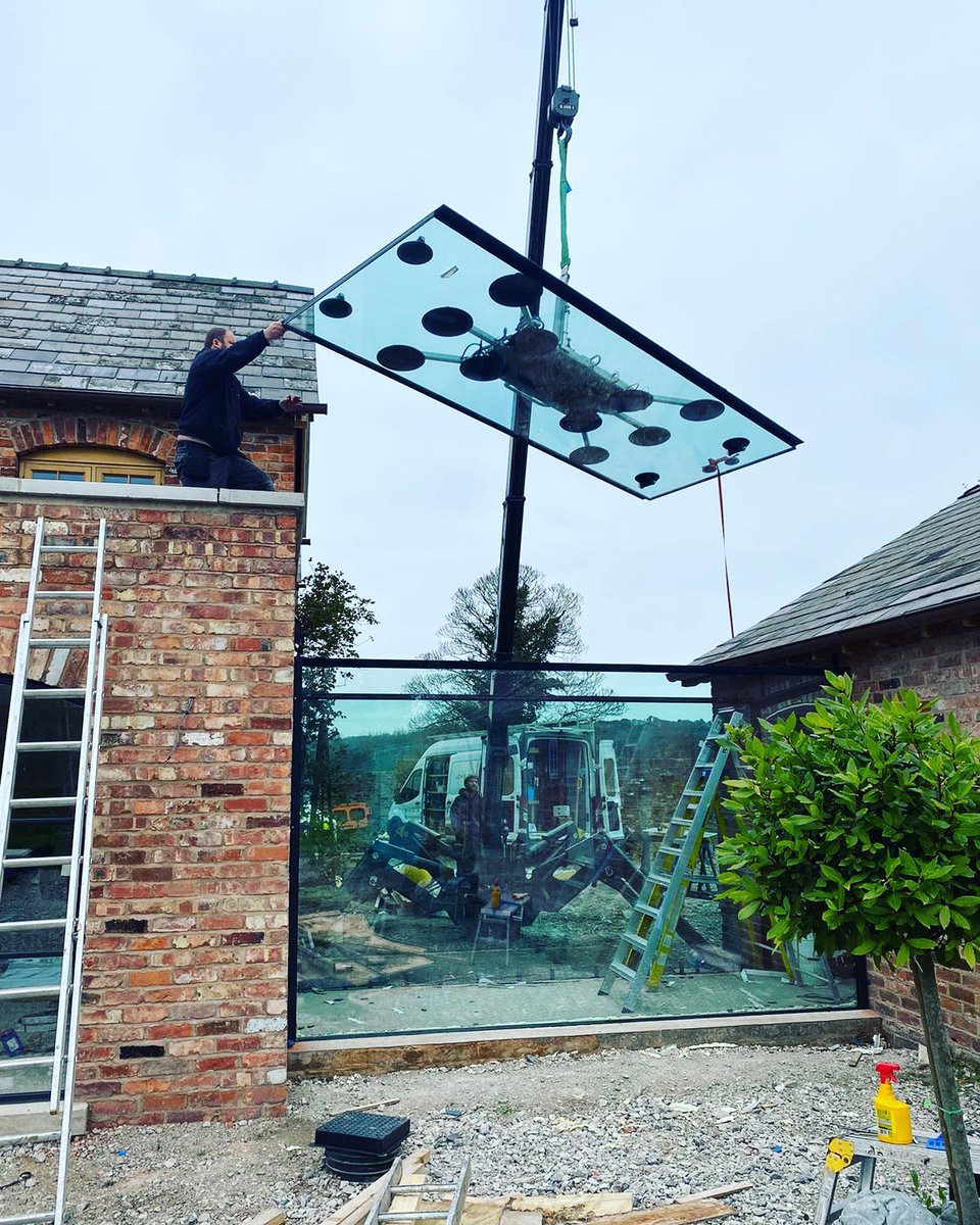 JohnKnightGlass's tweet photo. Looking to bring the WOW factor to your home, office or building? Then visit our website for inspiration on glass corners, glass tunnels, frameless windows or our newest exciting window, the Oriel Window!
#structuralglass #glassboxes #johnknightglass
https://t.co/JuLYvrNdO0 https://t.co/sYJR6Ziny7