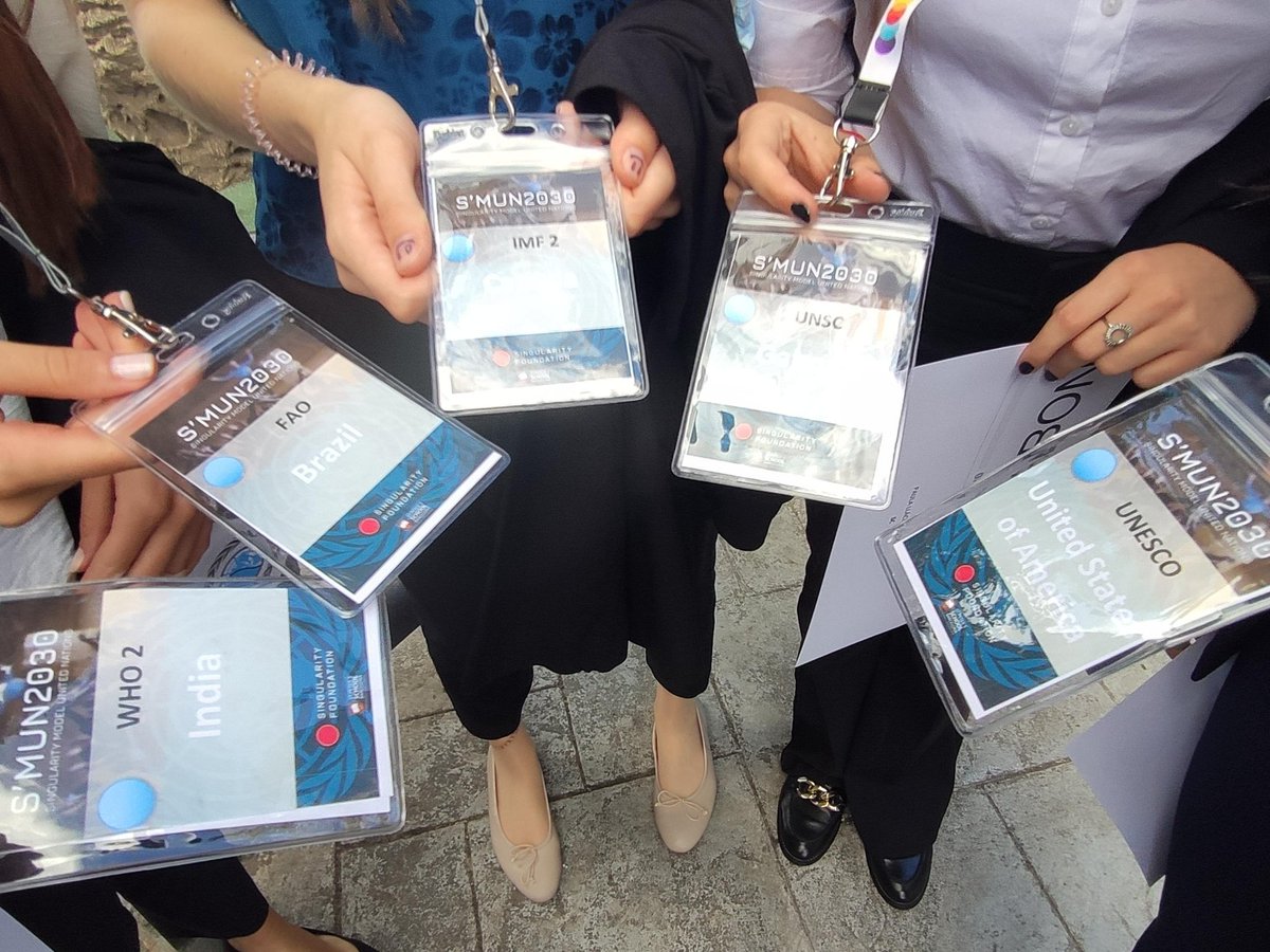 GrupoSorollaEdu's tweet photo. 📣Participamos en #SMUN 2022🔝Evento nacional  
de #debate, para buscar soluciones a problemas reales con asambleas y llegando a acuerdos🗣
El en acto fue galardonado alumnado GSE con la Mejor Posición de comités🏆  
#SMUN22 #OrgulloDeAlumnado #LaDevesaSchool #JulioVerneSchool https://t.co/KZR22Ct4f4