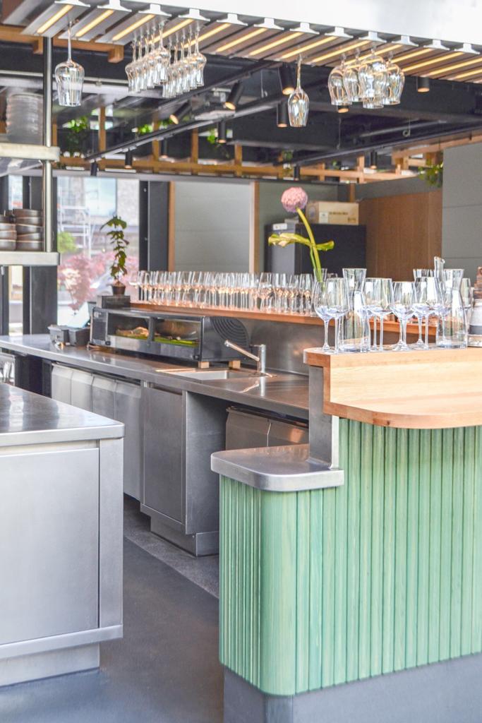 randstech's tweet photo. EN / Wonderfully designed, the pizza restaurant LOFTHUS SAMVIRKELAG in the quarter of Røa in Oslo, offers the customers a relaxing ambience merging plants with wood and stainless steel benches […]

[+] https://t.co/qbiUhcRqIR 

#randstech #randstechprojects #kitchendesign https://t.co/lbmDf1boQg