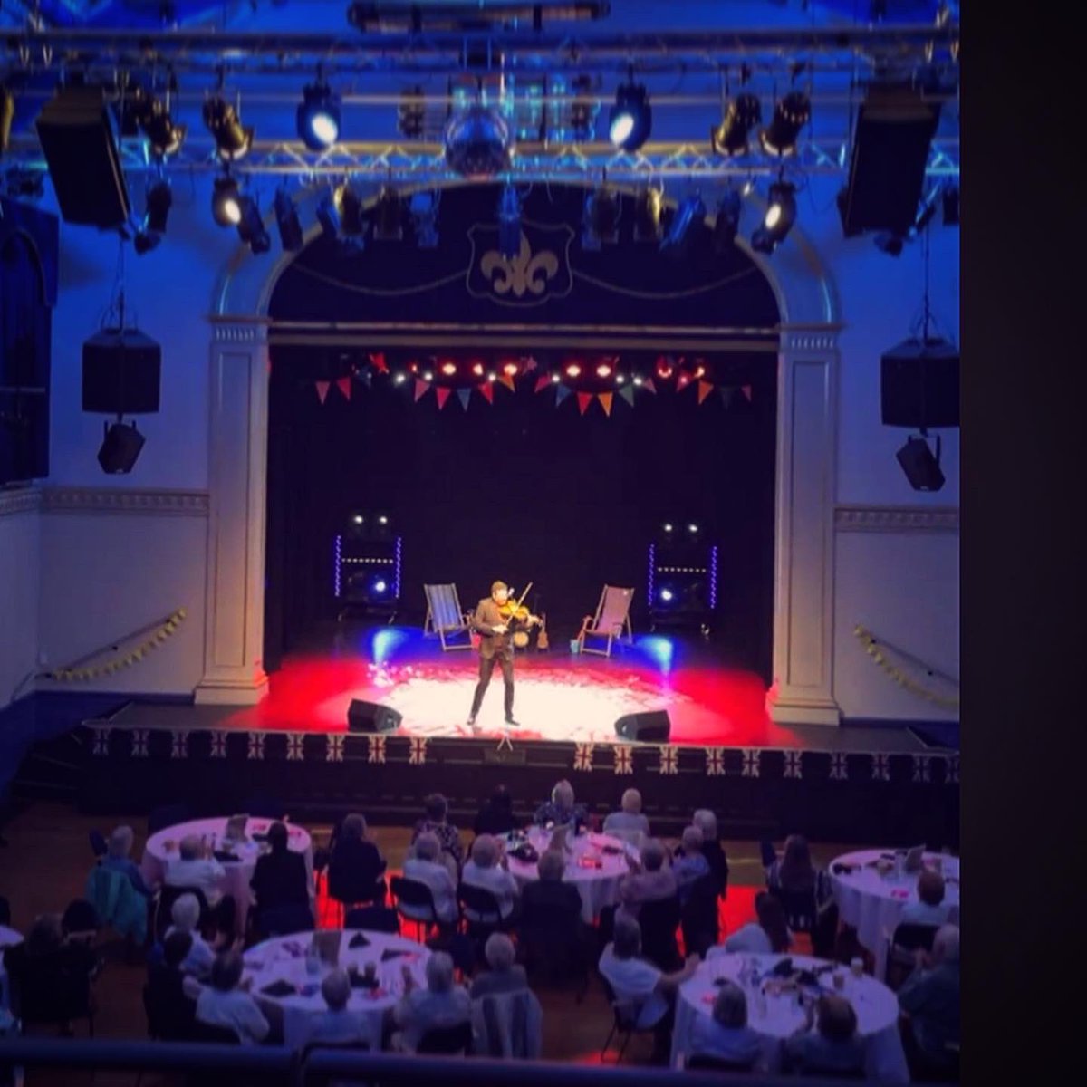 AndyEastwoodUK's tweet photo. A busy couple of days on the road! Next stop Huddersfield for one of the biggest events in the ukulele world… #GNUF! https://t.co/SoEfjlidxd