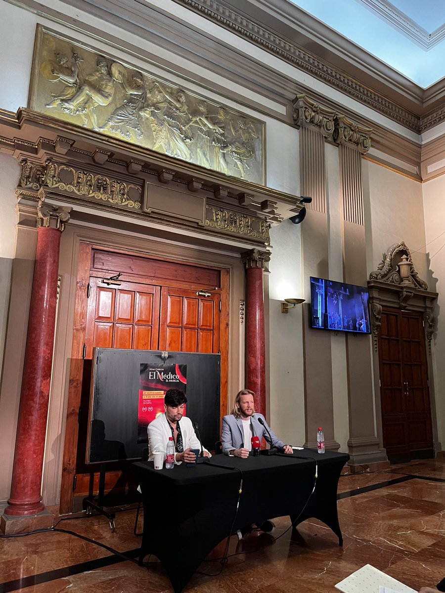 Hoy estamos de rueda de prensa en el <a href="/teatroolympia/">Teatro Olympia</a> de Valencia con <a href="/PacoArrojoLaVoz/">Paco Arrojo</a> y <a href="/GuidoBalzaretti/">*</a> 😍