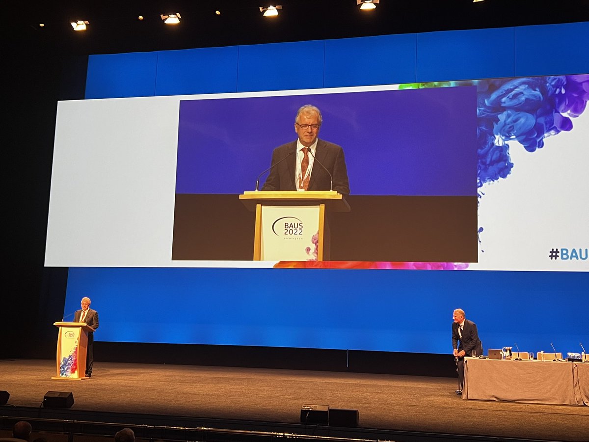 VaibhavModgil's tweet photo. The grand master of Andrology. Hugely deserved recognition for years of endless contribution, and continued support for us all! #thankyouprof #BAUS22 https://t.co/BWLxQcyGv6