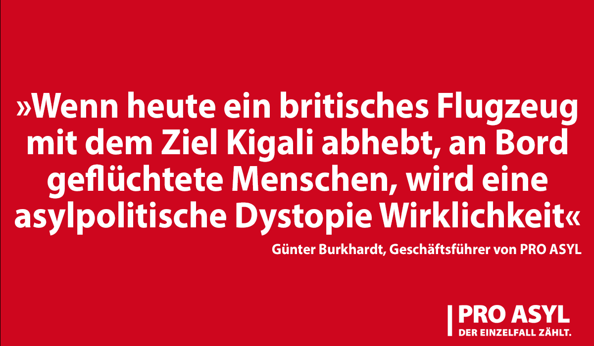 ProAsyl's tweet photo. Großbritannien schiebt heute Menschen aus verschiedensten Ländern (!) nach #Ruanda ab und entzieht sich damit der eigenen Verantwortung für den Flüchtlingsschutz. Das ist ein weiterer erschreckender Schritt zur Aushöhlung des Menschenrechts auf Asyl:

https://t.co/UL2fuY0zvE https://t.co/UifwCTS69V