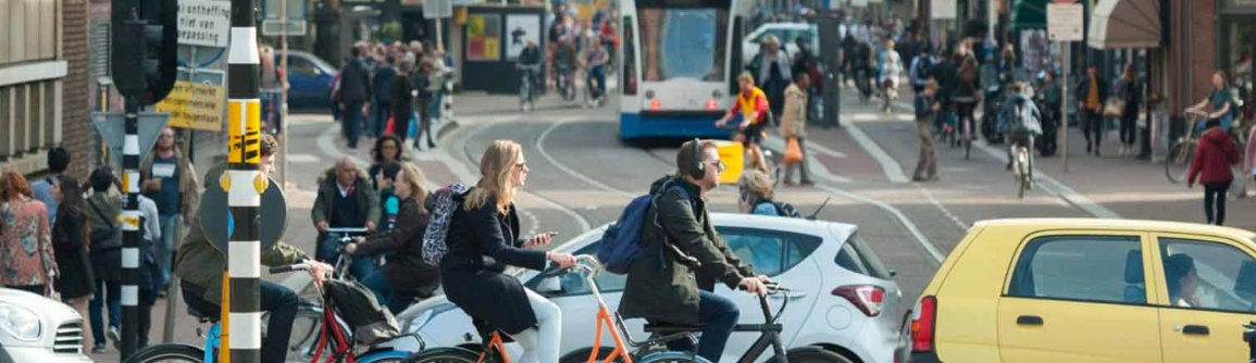 MoveRdh's tweet photo. #deelmobiliteit biedt kansen, maar voor wie? En wie profiteert niet mee? Vragen over #vervoersongelijkheid.

16 juni van 15:30 tot 17:00 houdt MoVe een webinar hierover. Aanmelden⤵️
https://t.co/1zgxhwXWcr 

#OV #sharedmobility #toegankelijkheid #urbanplanning  #rethink https://t.co/Jm0RkrL1fa
