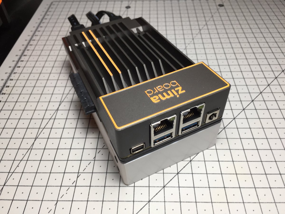 _0rax's tweet photo. Finally finished building my @ZimaBoard dual HDD stand. I've made it available for everyone on Printables https://t.co/Jhnk0D7hgc if anyone wants a more integrated solution to mount hard drives to their board. https://t.co/kmm8bdLuNn
