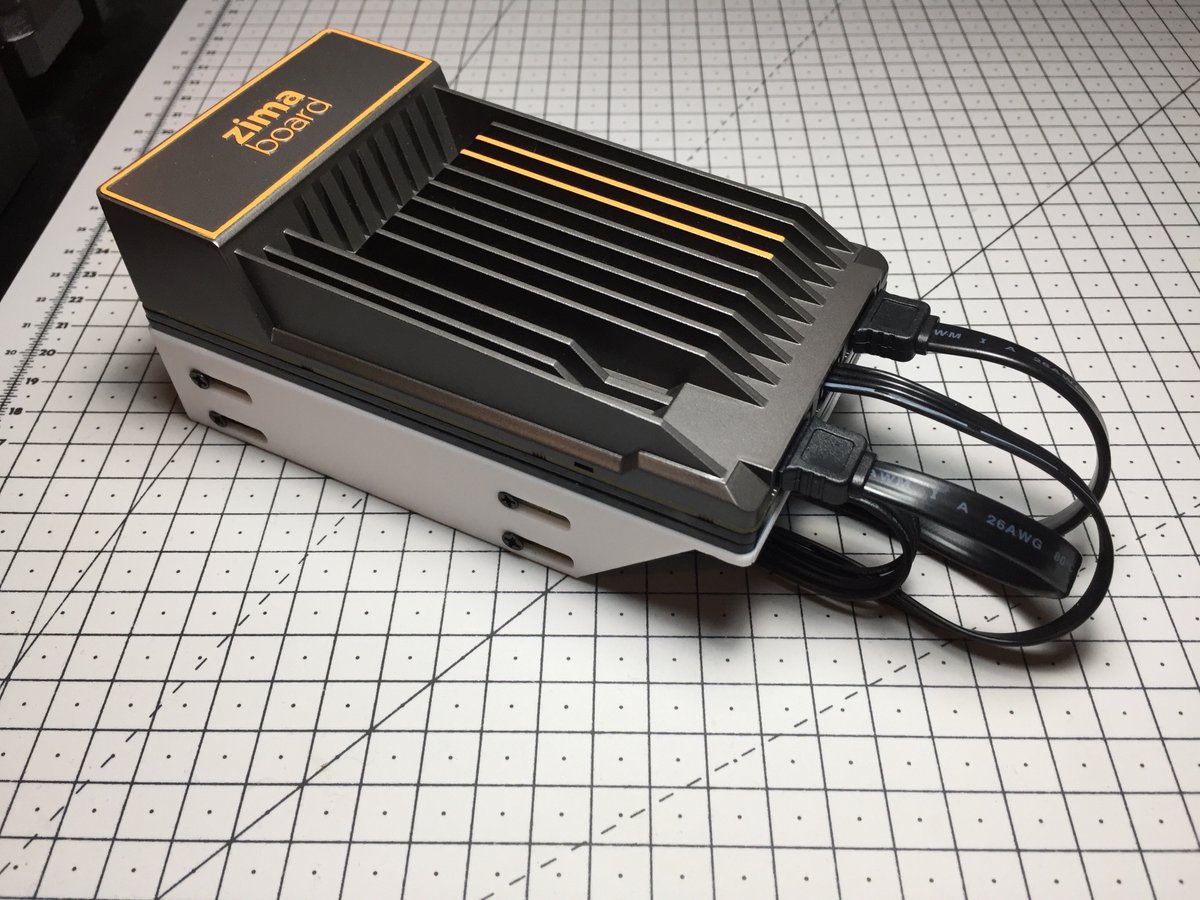 _0rax's tweet photo. Finally finished building my @ZimaBoard dual HDD stand. I've made it available for everyone on Printables https://t.co/Jhnk0D7hgc if anyone wants a more integrated solution to mount hard drives to their board. https://t.co/kmm8bdLuNn