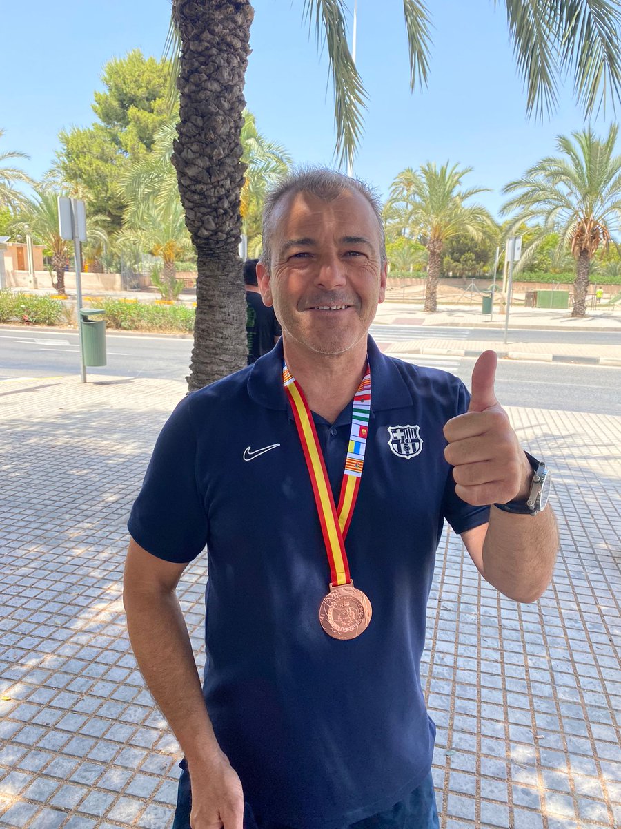 HandbolMolins's tweet photo. Aquest cap de setmana, en David Aguilar @davidaguilarca   , jugador del Molins durant 10 bones temporades, ha aconseguit una meritòria 3a posició al campionat de Espanya cadet en la seva nova etapa com entrenador del Barça 💯💯

Moltes felicitats i millors èxits! 😉

🤾‍♂️🤾‍♂️🤾‍♂️🤾‍♂️🤾‍♂️ https://t.co/Ry8YsfaMAV