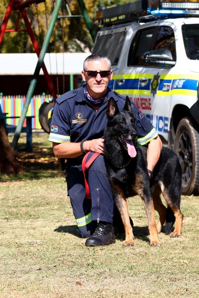 RekordNewspaper's tweet photo. Wonderboompoort police, child helpline join hands to fight abuse

Wonderboompoort police say they are concerned over child abuse incidents that end up not being reported to the police, leading to culprits continuing their abuse freely. Read more> https://t.co/h4EwvbGD1Y https://t.co/Qjs6A7fIax