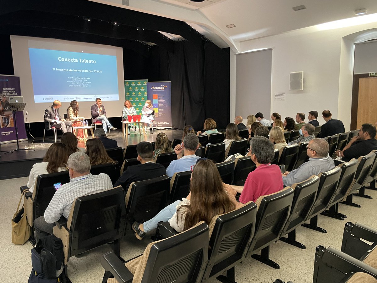 conectindustria's tweet photo. Continuamos con la mesa redonda para el fomento de las Steam con Rubén Pérez Sobrino de @seresco Juan Carlos Campo de @epigijon Estela Menendez de @Capgemini_ES Marián García de @i4_LIFE y Rosana Álvarez del @iesfresneda #conectatalento @empleo_gijon https://t.co/Rvi4iPtqSK