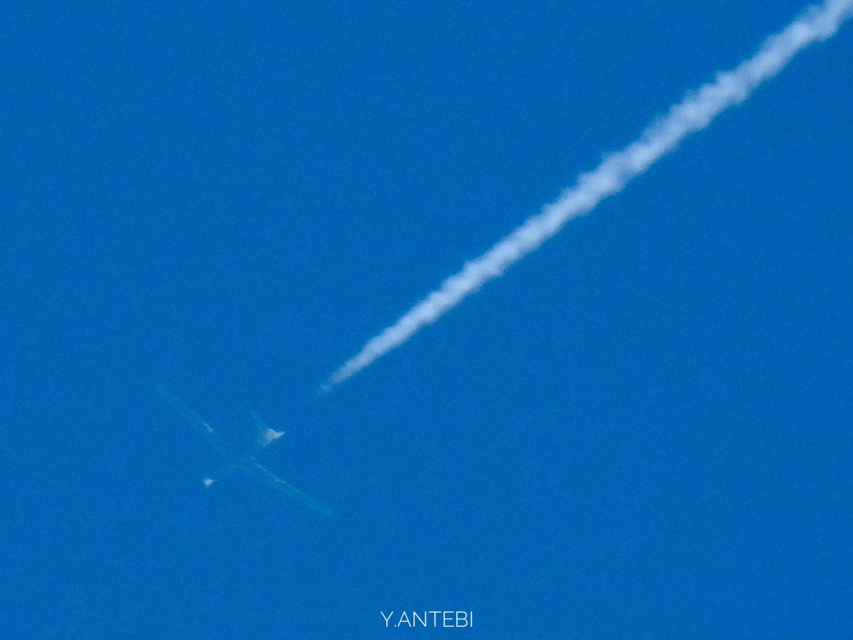 ace_pio's tweet photo. #USNavy #RQ4 #GlobalHawk 168737 as SOAR37 enroute to NAS Patuxent River from the gulf. FL500
#RQ4A #RQ4GlobalHawk #contrail https://t.co/NOXHrlJGfs