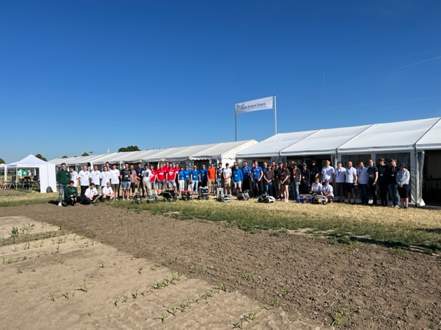 feldtage's tweet image. Today the Field Robot Event got underway with the first task: Navigation. The first element is a simulation. The same task will be performed live at #DLGFeldtage22
12 student teams compete
#fieldrobot #fieldrobotevent
