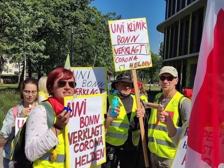 paula_deme's tweet image. Meanwhile in Bonn. Die Uniklinik Bonn klagt gegen die Streikenden Pflegekräfte 🤦🏻‍♀️

#Coronahelden #Notrufnrw #Pflexit #Bonn