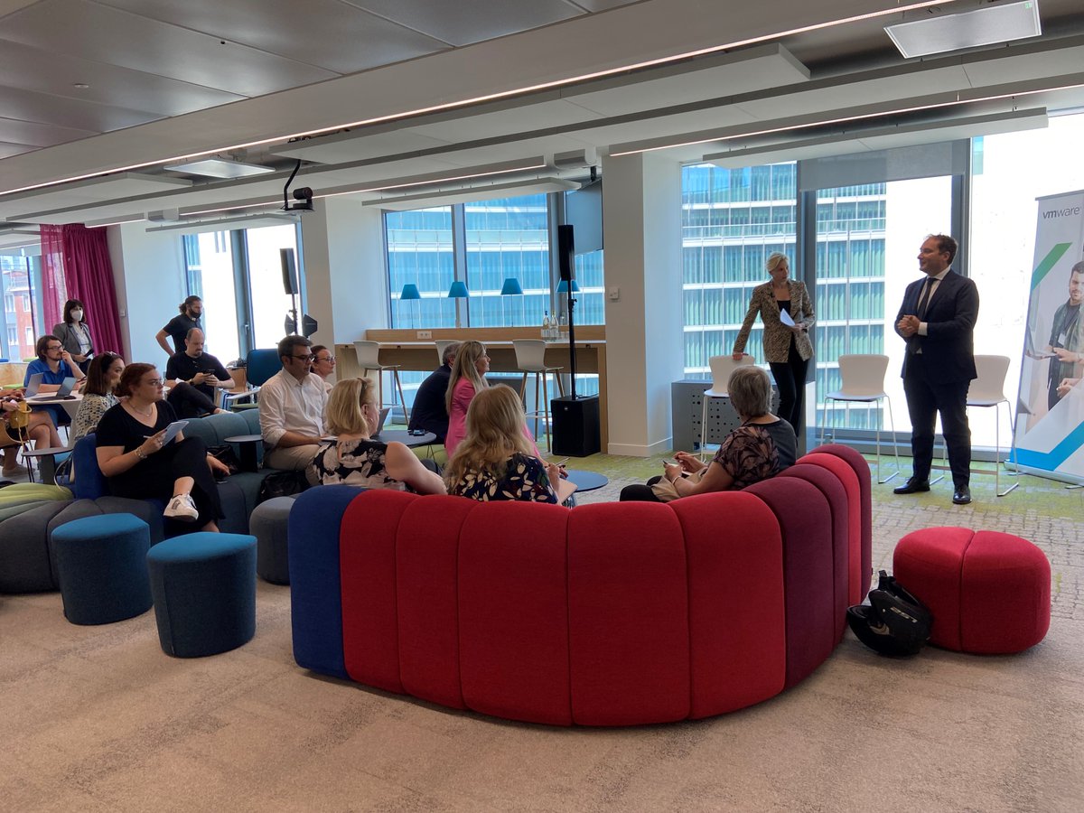 LIVE 🔴 Conferenza stampa di apertura dei nuovi uffici #VMwareItalia

Intervengono:

🎙️  <a href="/raffaelg/">Raffaele Gigantino</a>, VMware
🎙️  <a href="/LAYLAPAVONE/">Layla Pavone ⭐️</a>, <a href="/ComuneMI/">Comune di Milano</a>
🎙️  <a href="/borghiant/">Antonio Borghi</a>, AMA Albera Monti Architetti 
🎙️   Maria Letizia Giorgetti, <a href="/LaStatale/">Università degli Studi di Milano</a>