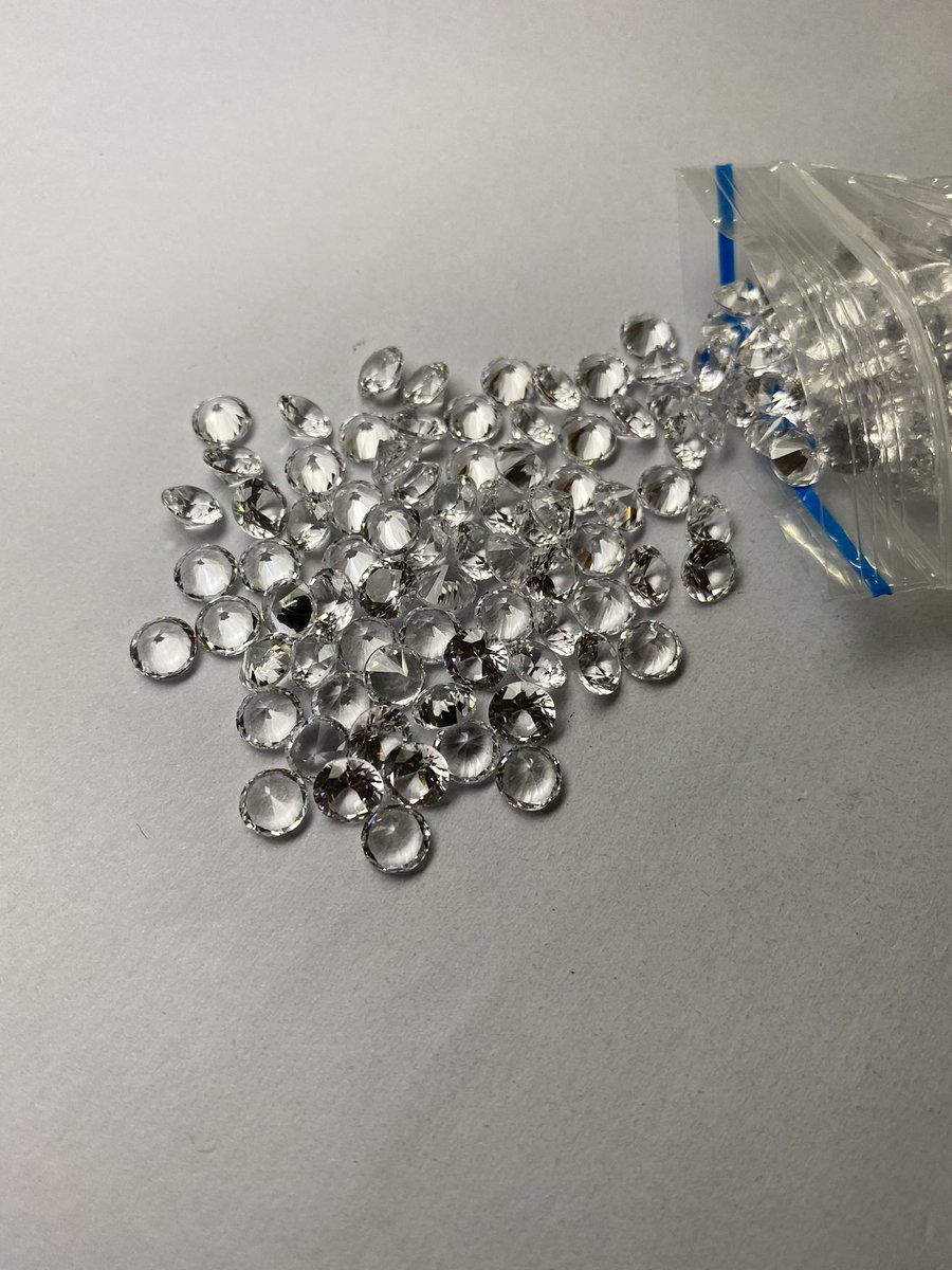 one_gemstone's tweet photo. Elma always here. Working with gemstone! Never change!
#whitesapphire #pinksapphire #whitecorundum #pinkruby #pinkcorundum #greenspinel #spinel149 #spinel152 https://t.co/dBEnoVw4xn