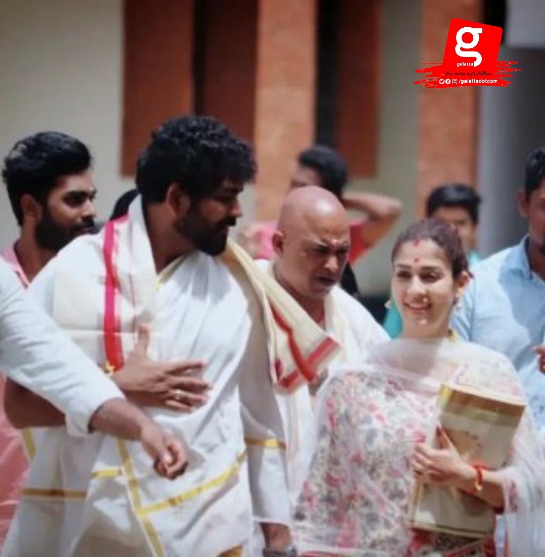 galattadotcom's tweet photo. Newly wed couple #Nayanthara and #VigneshShivan visited  Chettikulangara temple in Kerala ❤

#WikkiNayan @VigneshShivN https://t.co/XmVUQjPbbd