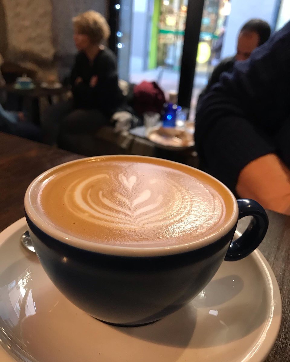 🫢 Trago verdades: 9 bebidas que possuem os mesmos ingredientes, mas que diferem em quantidade e modo de preparo: cappuccino, flat white, caffè latte, macchiato, pingado, latte macchiato, cortado, café au lait, breve. Sem contar as bebidas frias e aquelas com nomes criativos.
