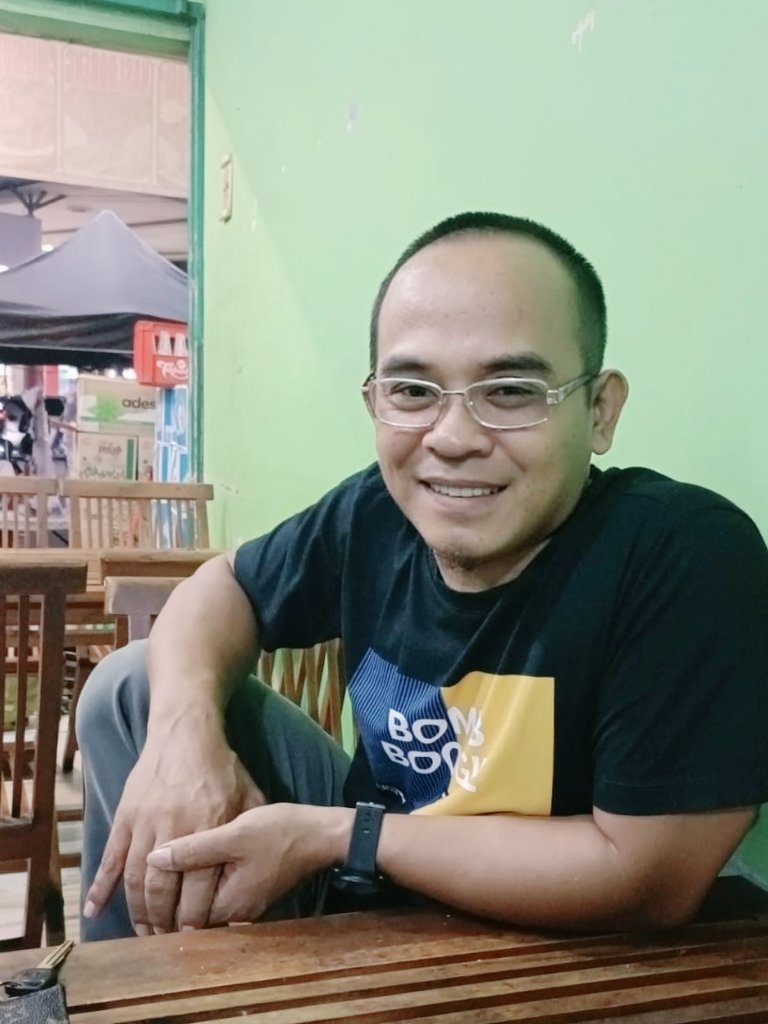 Politik identitas sering memicu kegaduhan, menciptakan perpecahan dan konflik di masyarakat. Masyarakat selalu jadi objek adu domba para perebut kekuasaan.