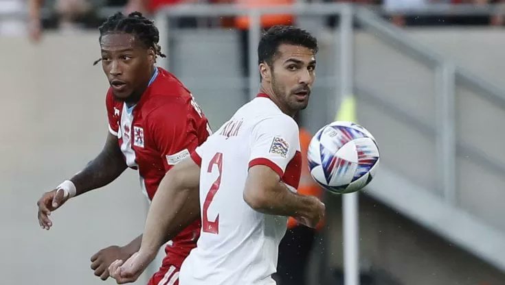 Roma vicina a Celik

Dopo l'arrivo di Nemanja Matic, la Roma è vicina a piazzare il secondo colpo di mercato. Il club giallorosso è a un passo dal terzino destro del Lille Zeki Celik.