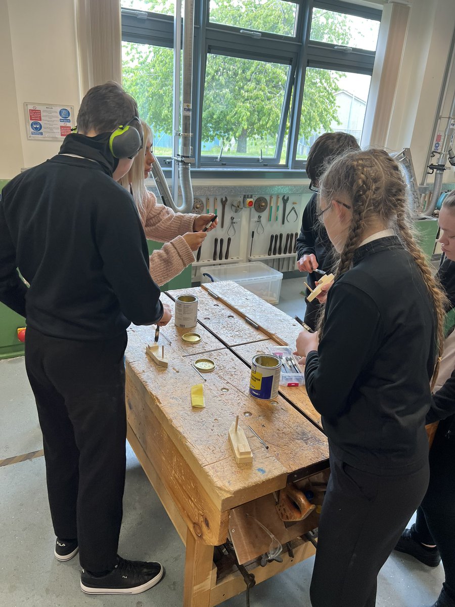 ESA 3/4 in CDT with Miss Williamson ! 👷🏽‍♂️ Hard at work sanding and polishing their boats ⚓️ @CDTStPauls @stpaulsdundee