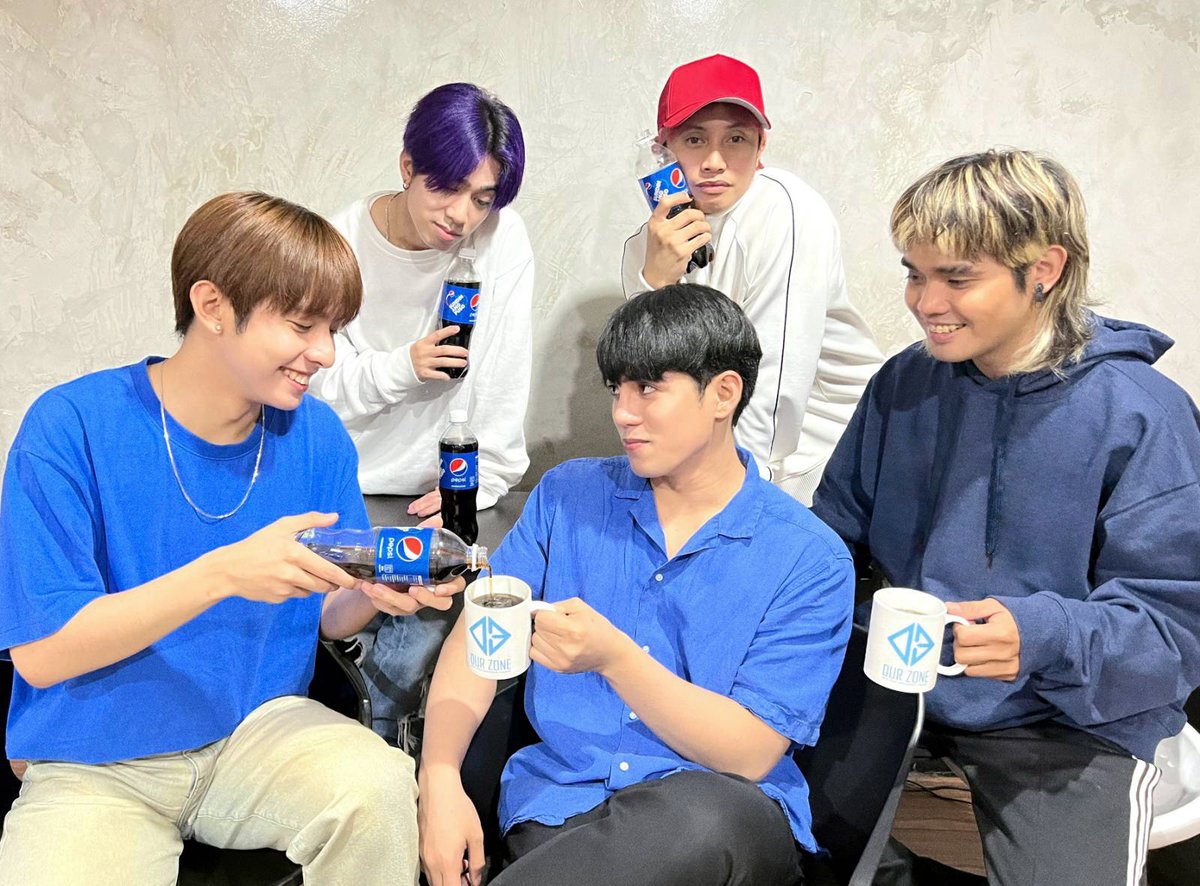 SB19Official's tweet photo. Pepsi before every performance? The best! Pero may namimiss na kami bukod sa inyo A'TIN💠

@pepsiphl, may namimiss din ba kayo?👀💙

Abangan niyo kami on June 16, 7 PM on Pepsi's Facebook and Twitter pages para sa Pambansang Blue Day and a surprise! #PambansangPepsi #ParaSaPinoy https://t.co/kHqUmbnGDy