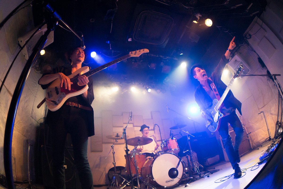 garonpabass's tweet image. 6/10の下北沢では47都道府県ツアーの北陸編を支えてくれたリペンドルのえりっくくん(@ReARASHIck)が映像で、カメラマンの実咲ちゃん(@pickles_0808)がカメラで入ってくれました🙌
2人も元気そうで会えて嬉しかったぜ🫰🫰
忙しいところありがとうね☺️☺️