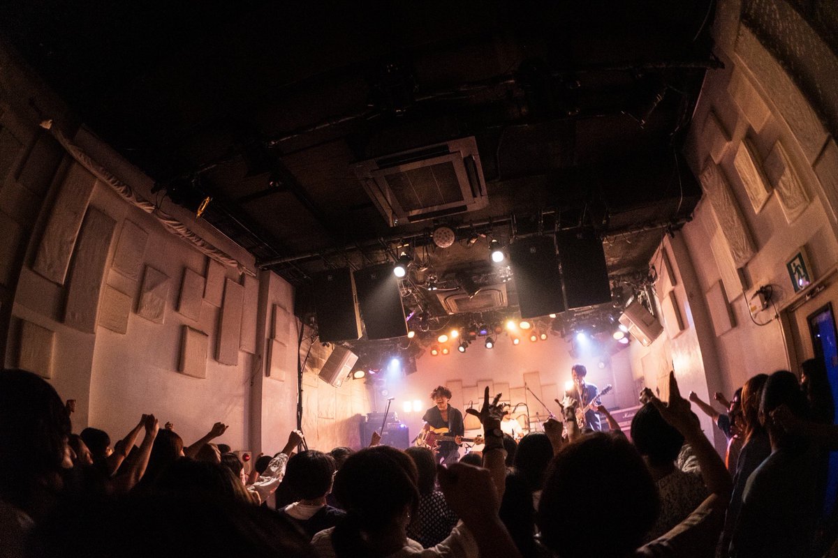 garonpabass's tweet image. 6/10の下北沢では47都道府県ツアーの北陸編を支えてくれたリペンドルのえりっくくん(@ReARASHIck)が映像で、カメラマンの実咲ちゃん(@pickles_0808)がカメラで入ってくれました🙌
2人も元気そうで会えて嬉しかったぜ🫰🫰
忙しいところありがとうね☺️☺️