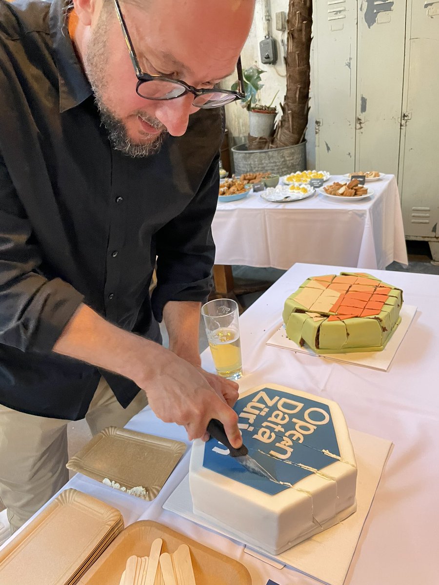 bergis's tweet photo. @OpenDataZurich @opendatabeerCH Grossartiger Anlass und tolles Networking https://t.co/DlkZwPUgOG