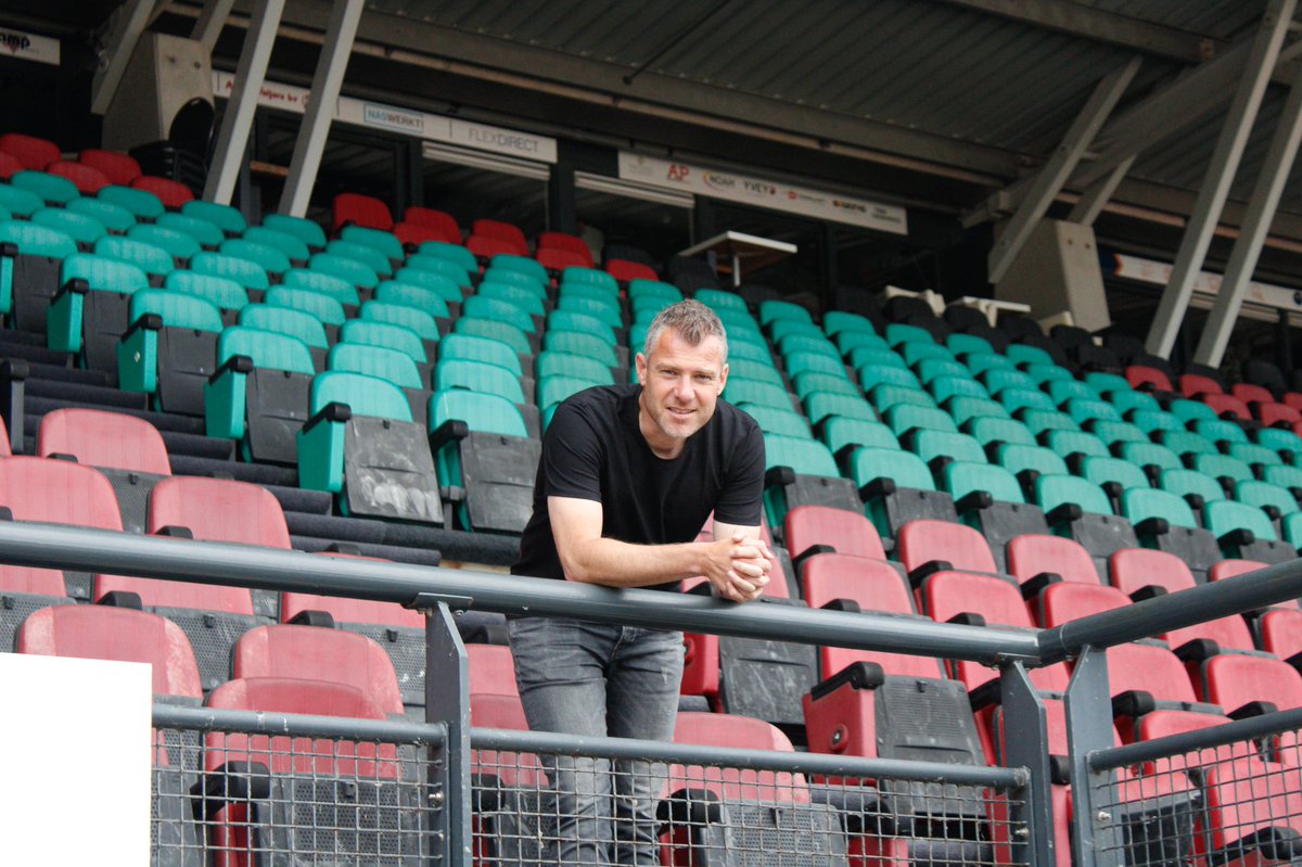 academieNEC's tweet photo. 𝙒𝙚𝙡𝙠𝙤𝙢, 𝙆𝙚𝙫𝙞𝙣!❤️💚🖤

Kevin Moeliker nieuwe trainer N.E.C. O.18🤝

Lees meer via deze link!👇🏻
https://t.co/I4hW0yy2vJ

#hsfnecvoetbalacademie https://t.co/stWJmmTRPa