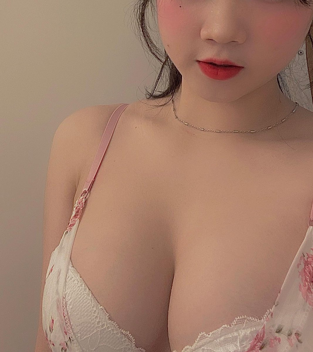 khap_u's tweet photo. 1 con đĩ vú bò luôn muốn đầy tinh trên cơ thể nhìn cặp vú bò của là muốn đụ banh lồn nó nhào nắn cặp vú của nó https://t.co/ZUKeh13vHw
