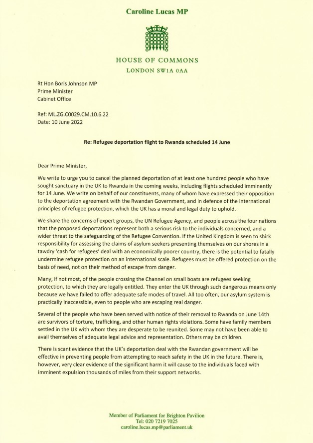 TheGreenParty's tweet photo. ✊ @CarolineLucas has coordinated a cross-party letter to @BorisJohnson ahead of the #RwandaDeportation flights.

🧵 Alt text in thread.

#RwandaNotInMyName https://t.co/uyt3xrNgBW
