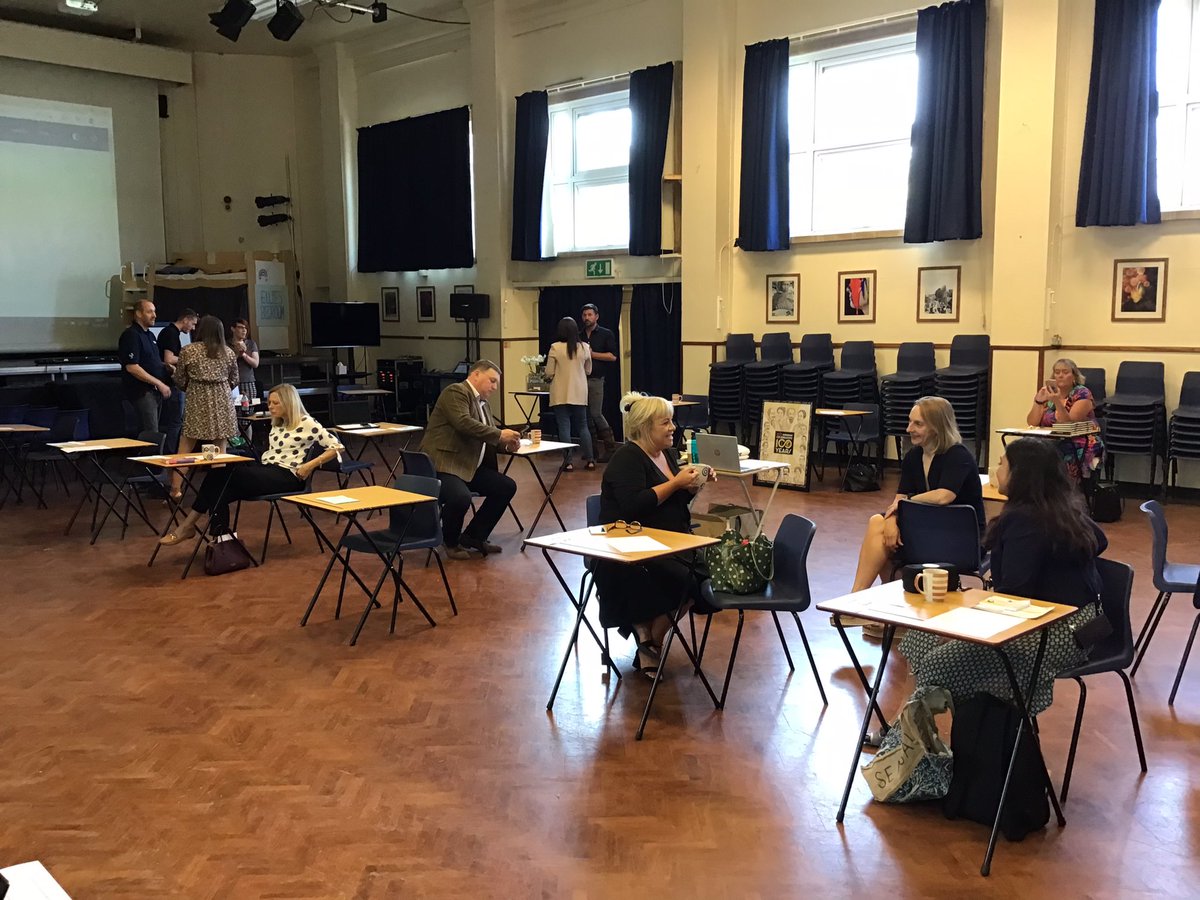 BurfordYear8's tweet photo. Great to see employers ready to talk with Year 8 as part of the careers speed network event. https://t.co/4MJYQMoQpR