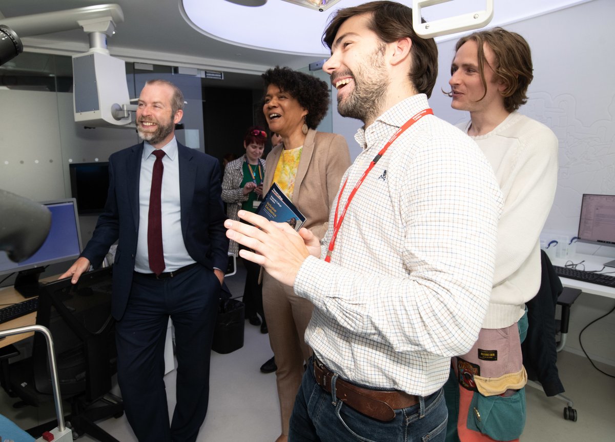 ICLHamlynRobots's tweet photo. Last week, our staff and students showcased the work we do at Hamlyn Centre to @UKLabour Shadow Business Secretary @jreynoldsMP and Shadow Science Minister @ChiOnwurah. You can read about the visit here 👉https://t.co/qOimVyxkWM https://t.co/mkU0kVYUOd