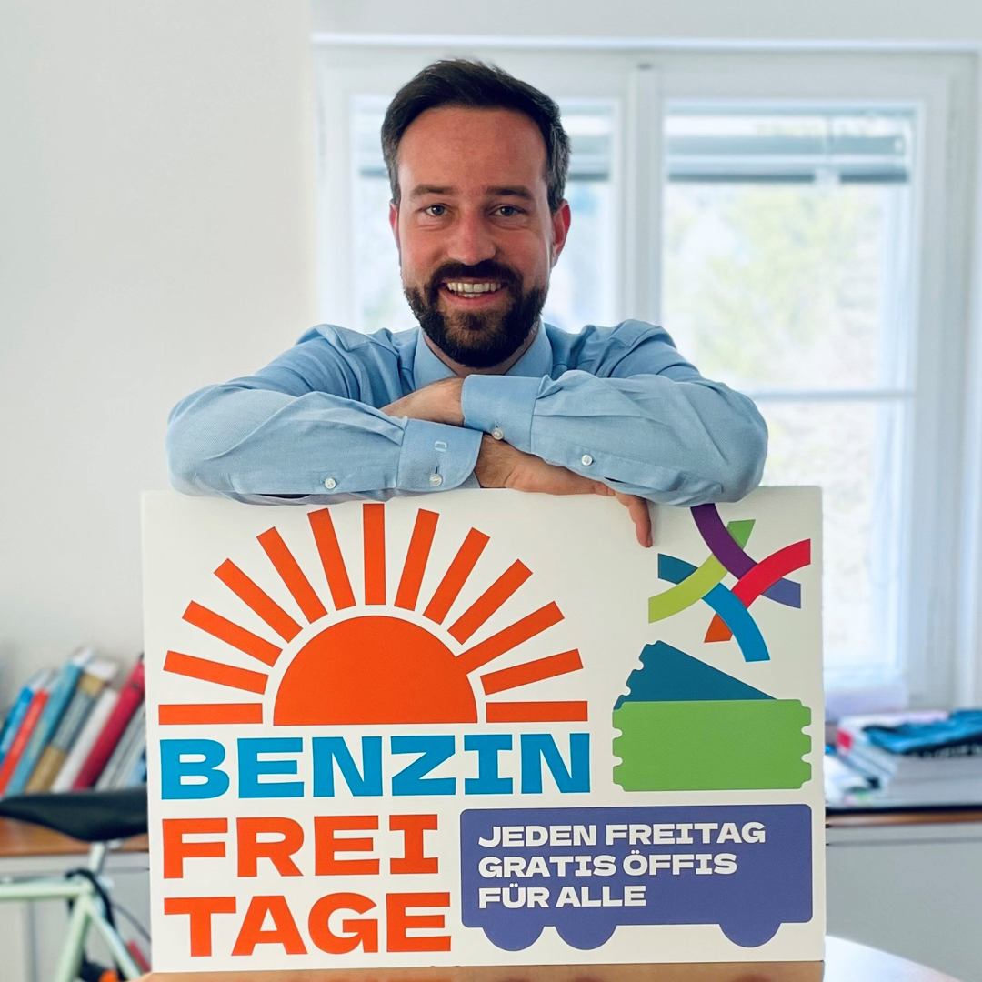 LandSalzburg's tweet photo. Die Benzin-Frei-Tage werden bis einschließlich 9. September verlängert. Damit ist man jeden Freitag - auch über die Sommerferien - kostenlos mit den 🚆🚎 Öffis im ganzen Land unterwegs. 
Alles dazu: https://t.co/aqOg4cOi7W
#landsalzburg #zukunftgestalten https://t.co/Htwc1qI4XA