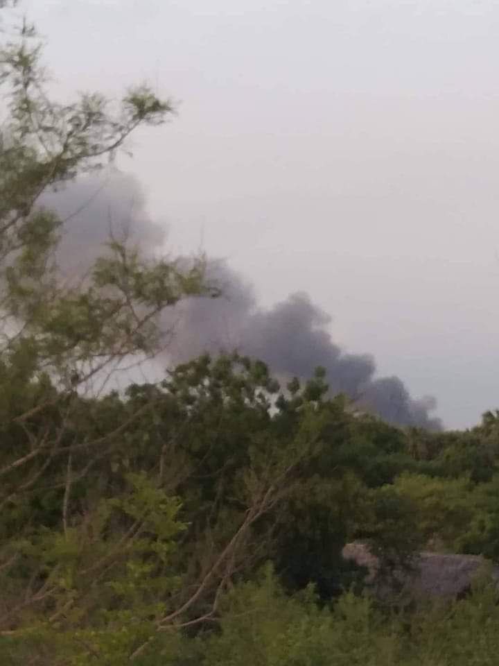 Thihanyi2's tweet photo. Military forces set ablaze to almost all the residential properties and abducted over 100 residents in Linsarkyat village, Sarlingyi tsp on 12th Jun. They burnt down 4 houses in Mghtaung village, Budalin tsp. #2022Jun14Coup #WhatsHappeningInMyanmar https://t.co/2mvAGSTbT8