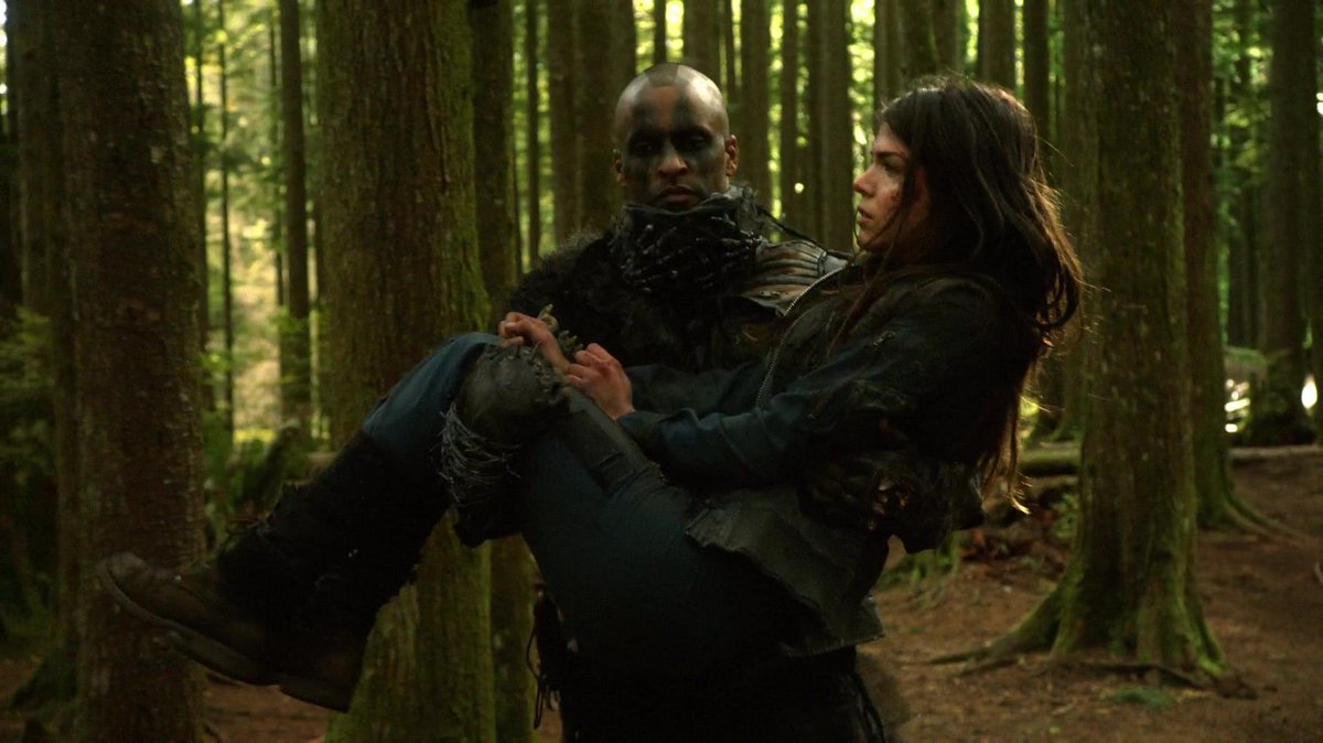 13/06 : Octavia est portée disparue sur le camp, Bellamy décide de partir à sa recherche accompagné de quelques personnes. Pendant leurs absences, Clarke et Raven cherchent à communiquer avec l’espace. Qui est le grounder avec Octavia ?