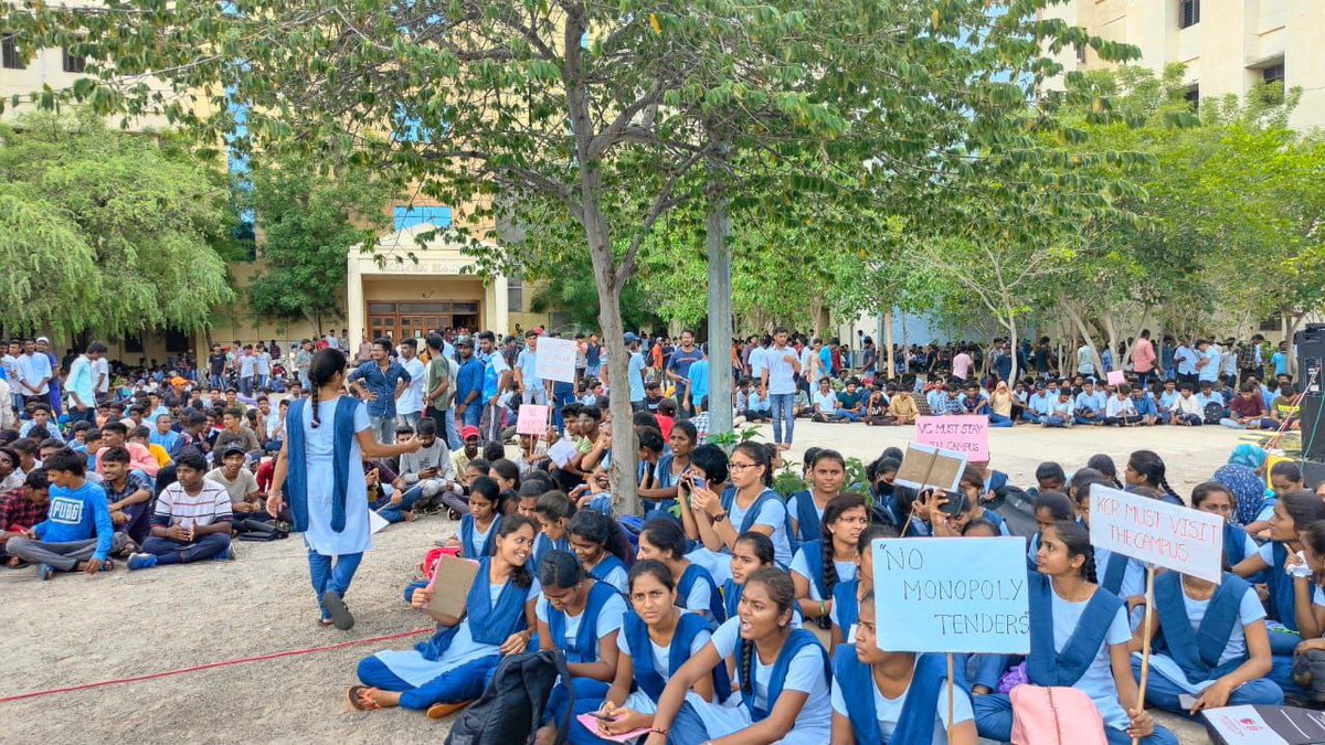 sgc_rguktb's tweet photo. 6 Hours. Still On.
We don't step back until we reach the destination. We are determined in what we do. 

#ConsiderRGUKT 
#IIITBasar 
#RGUKTBasar 

@KTRTRS 
@TelanganaGuv 
@TelanganaCMO 
@DrTamilisaiGuv https://t.co/6wrEjYpgJy