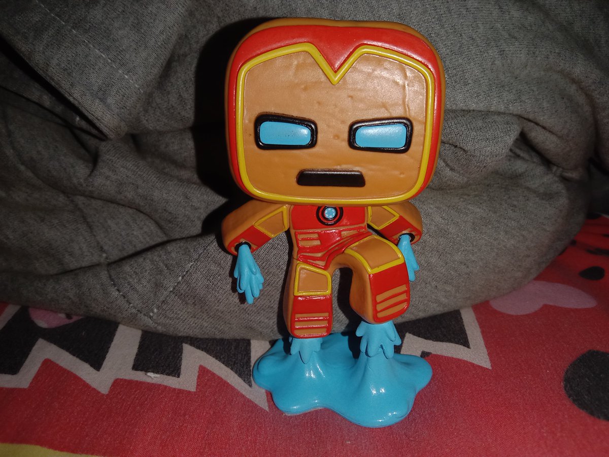 เดี๋ยวลูกจะพาพ่อบินไปเรียนด้วย ตั้งไว้บนหัวเตียงประหนึ่งสิ่งศักดิ์สิทธิ์คอยคุ้มครองลูก