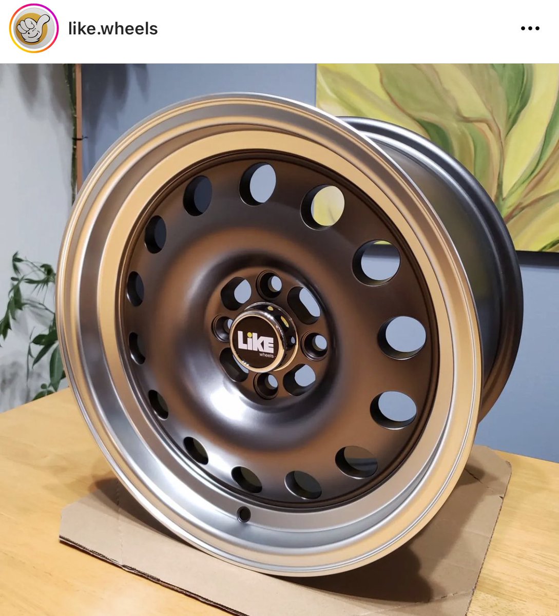 RSrefine's tweet photo. アメリカからメーターリングをオーダーしてくれたJoeyさん、RSREFINEのステッカーが欲しいと連絡をくれて、彼のホイールのロゴステッカーと交換する事に😁
Like wheel渋くてメッチャ良い!300本作る予定との事。海外のマニア達はステアリングまでオリジナルで作ったりしてて、とても刺激的です😆 https://t.co/XzM2oRGG9L