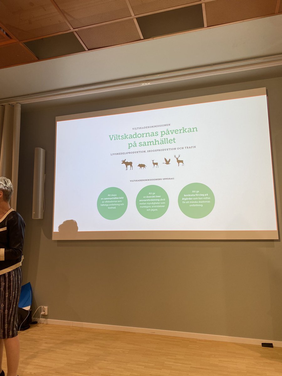vonLajka's tweet photo. Presentation av viltskadekommissionens rapport idag, det ser mörkt ut för svenskt lantbruk och skogsbruk. #svpol #viltskador #dyrtnu #matbrist #livsmedelskris https://t.co/1go5LAdc0u