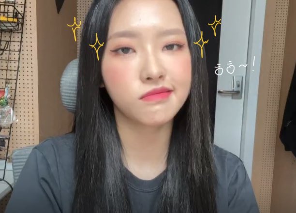 amaamashouki's tweet photo. 혜주 오늘 V LIVE~ 귀여운 컬렉션💖 https://t.co/FGeL01MsFI